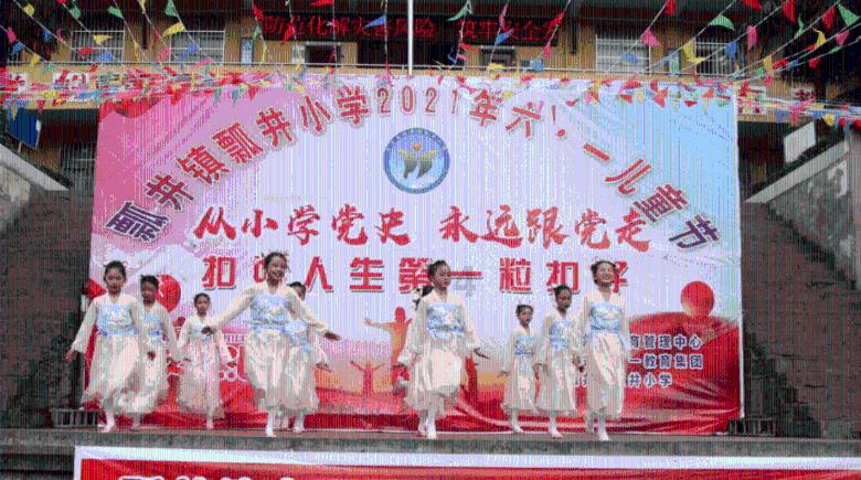 困在俱乐部的少女